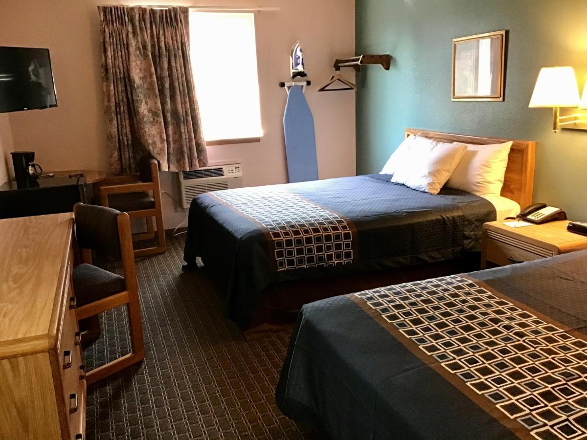 Travelodge By Wyndham Worland Екстер'єр фото