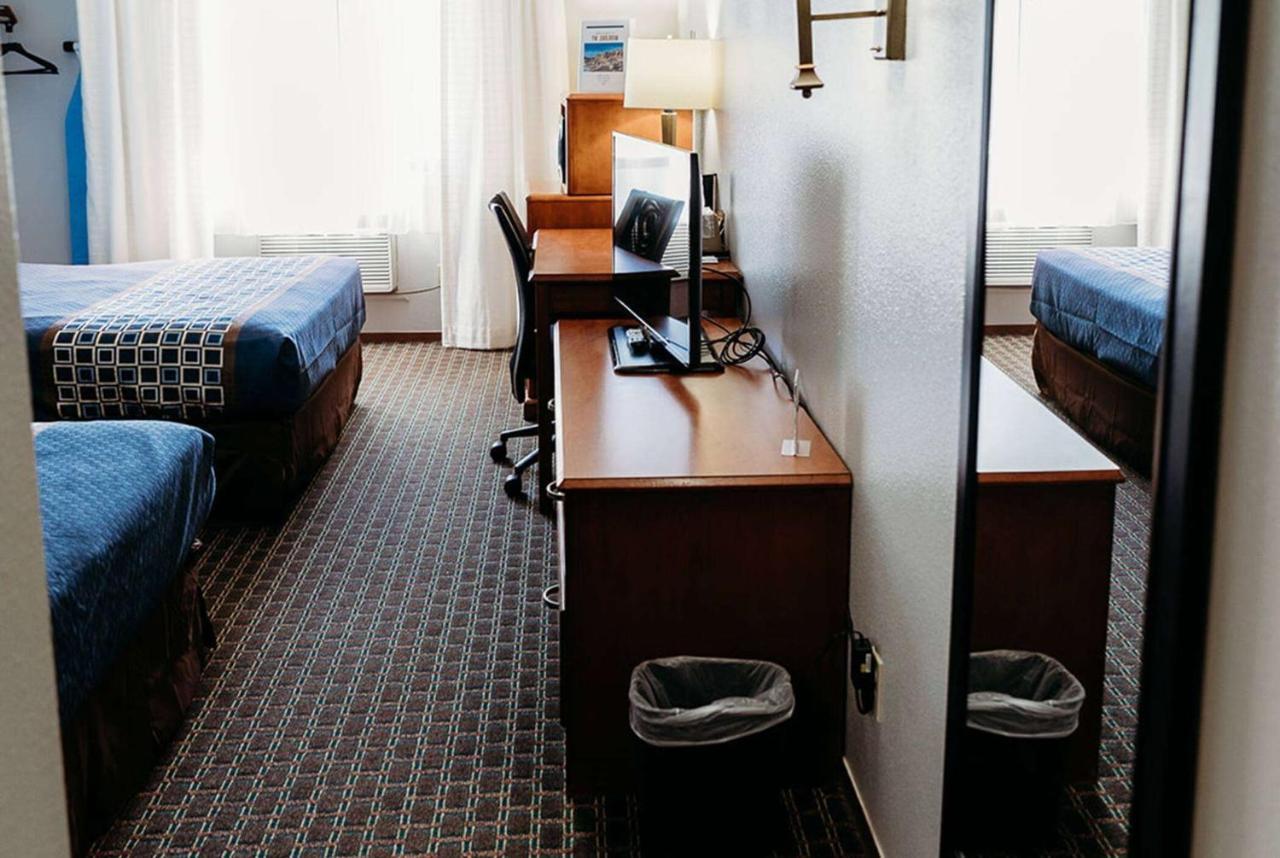 Travelodge By Wyndham Worland Екстер'єр фото