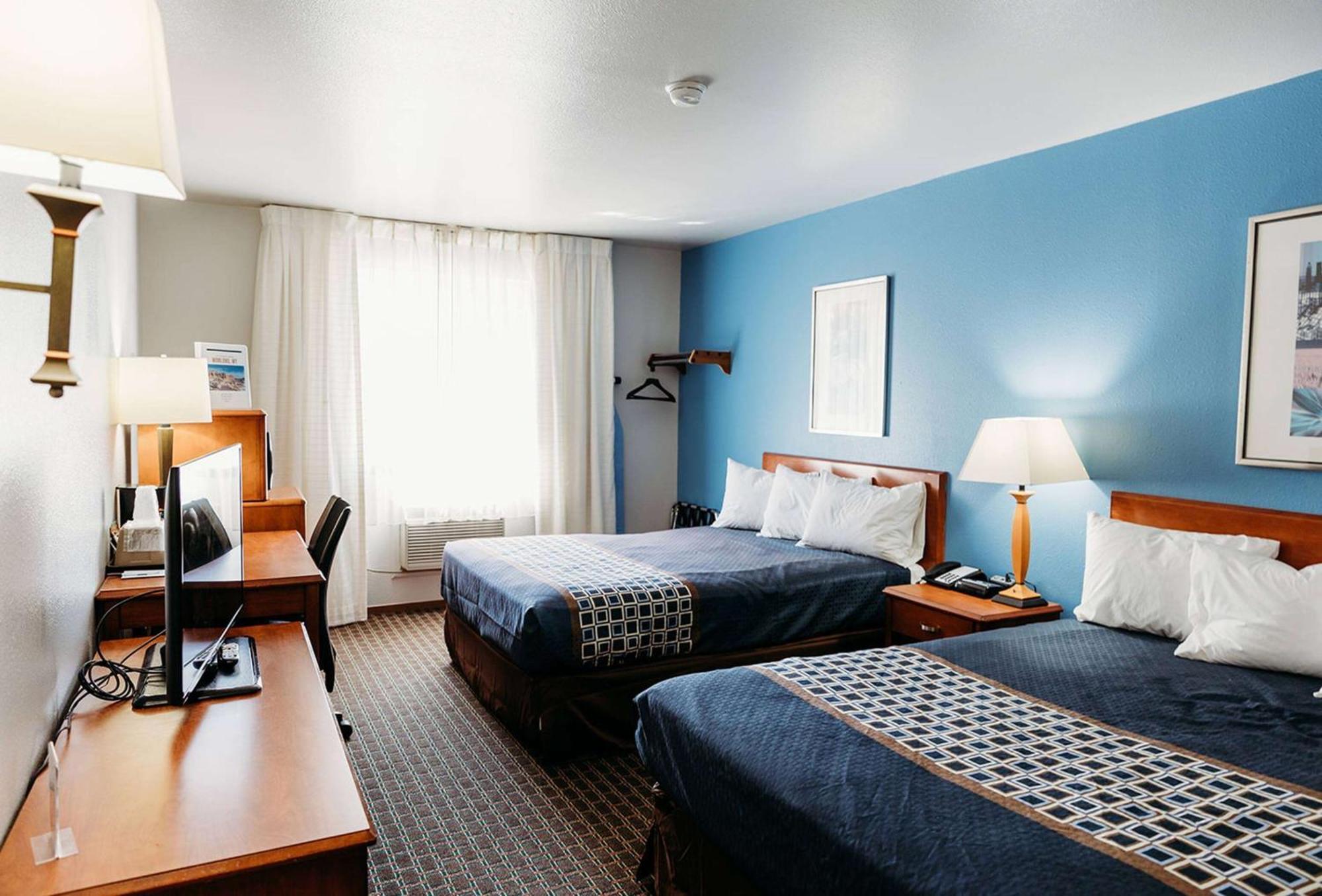 Travelodge By Wyndham Worland Екстер'єр фото